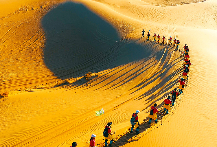 【沙漠徒步】腾格里沙漠4日游   银川出发+沙漠“五湖连穿”深度徒步四日游